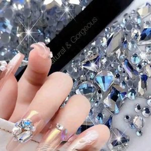 Strasuri pietricele cristale diverse forme si marimi 150 buc.