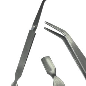 Penseta curba C si instrument impins cuticula